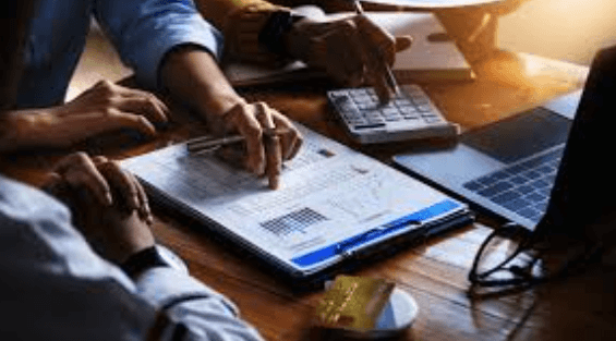 How Businesses Implement FinOps Practices